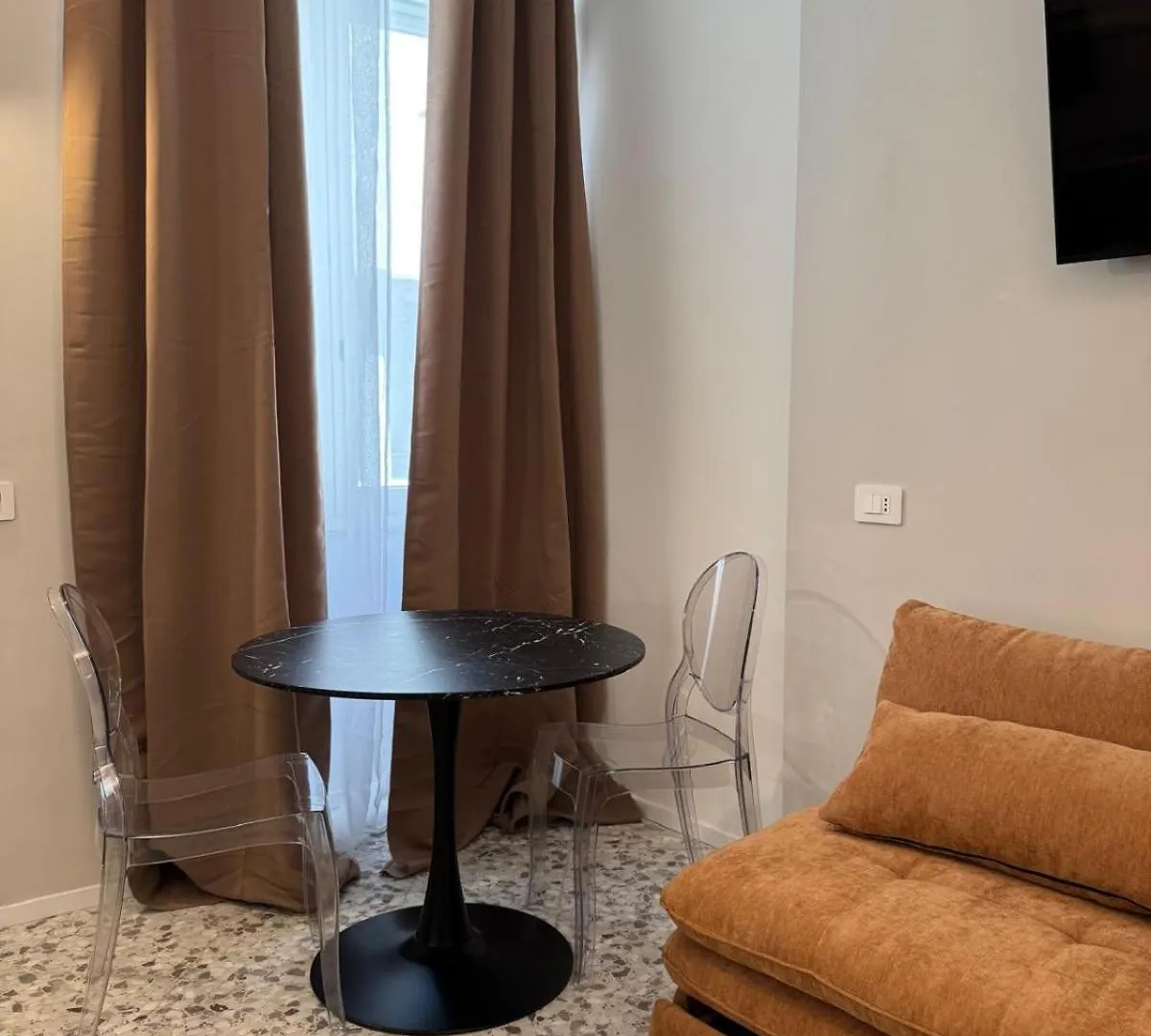Bari Landlord 8 - Una Finestra Sulla Cattedrale 0*,